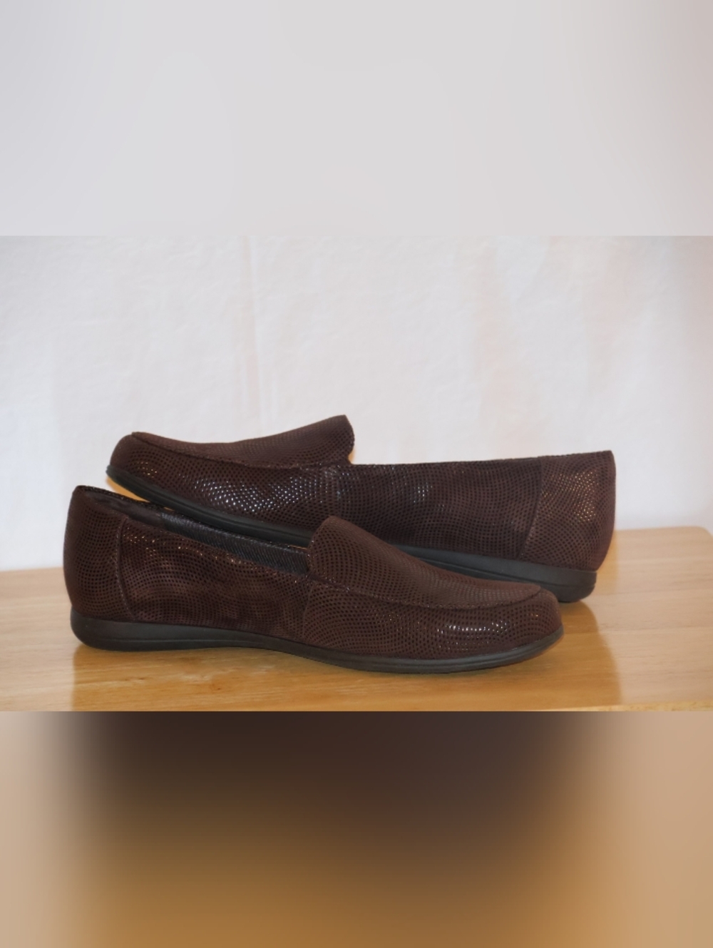 Trotters Dark Brown Deanna Slip-On Mini Dots Loafers. 11N.